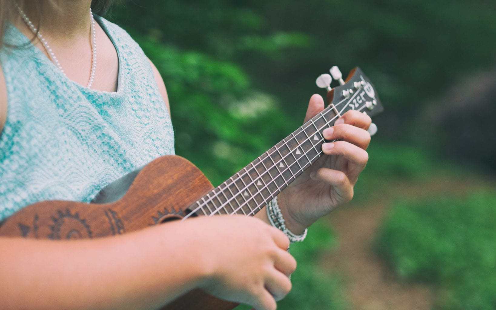 The 6 Best Pineapple Ukulele Reviews - ProMusicianLab