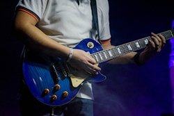 how to tie a guitar strap